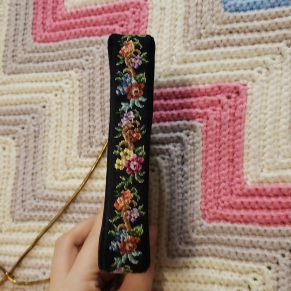 Beautiful vintage hand stitch mini purse - Picture 4 of 15